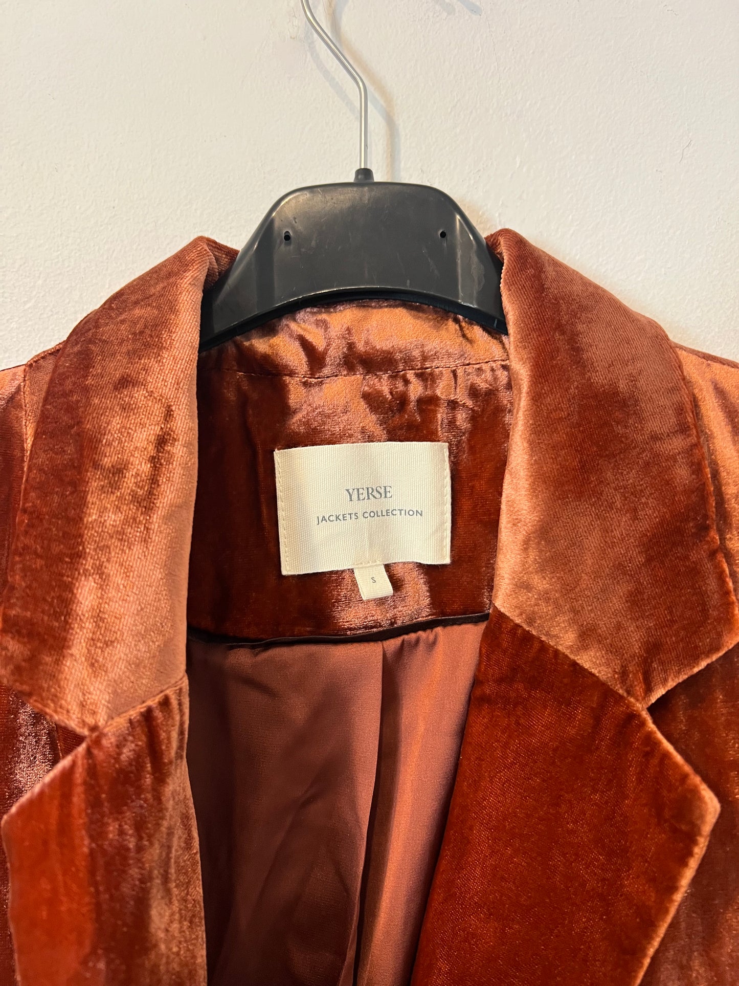 YERSE. Blazer terciopelo caldero