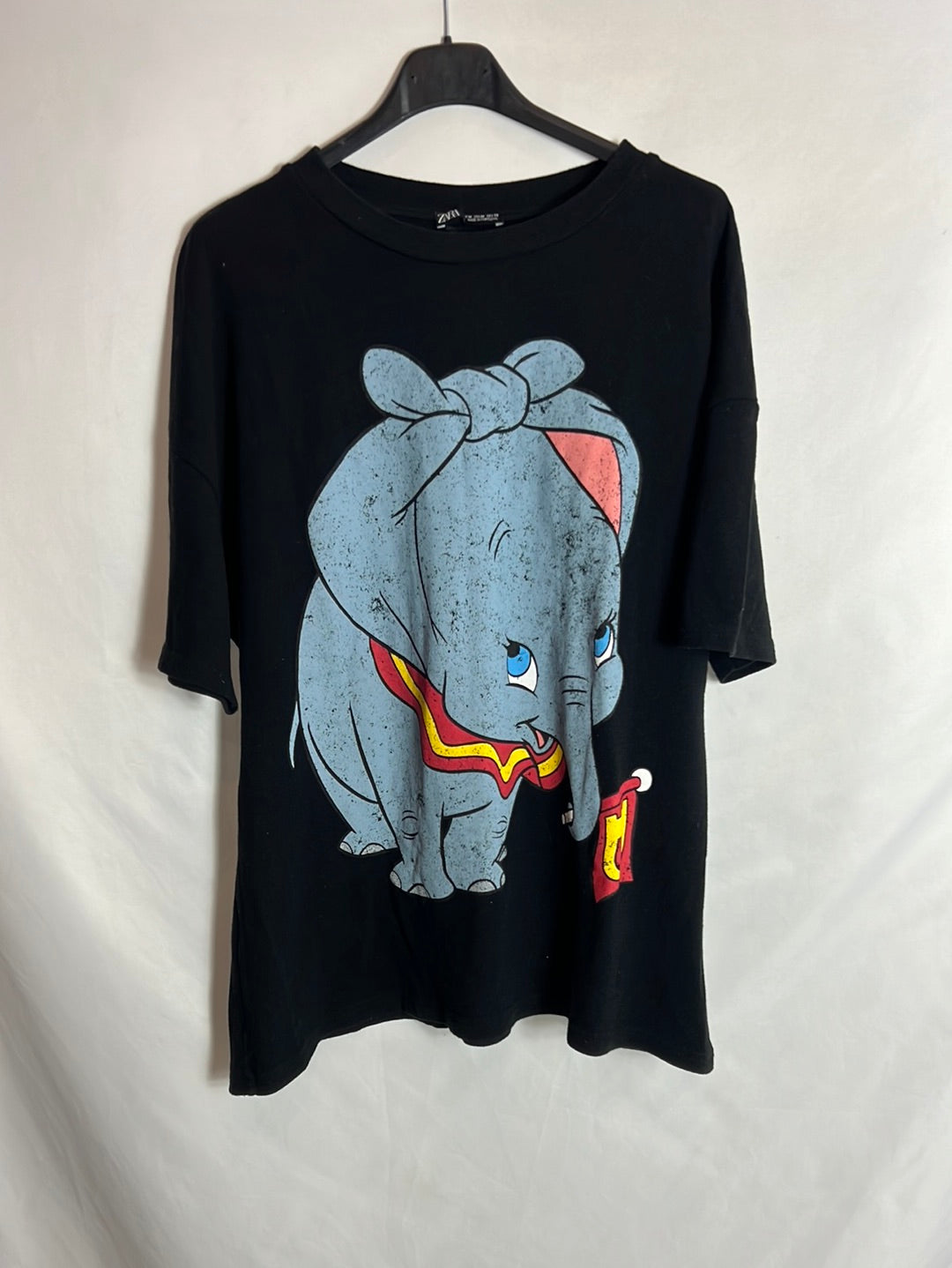 ZARA. Camiseta negra dumbo T.m