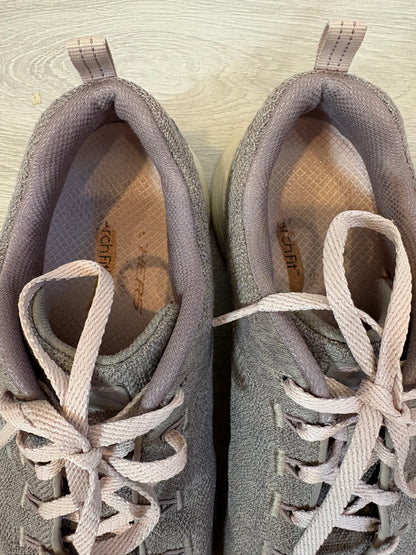 SKECHERS. Zapatillas casual beige textura. T 40