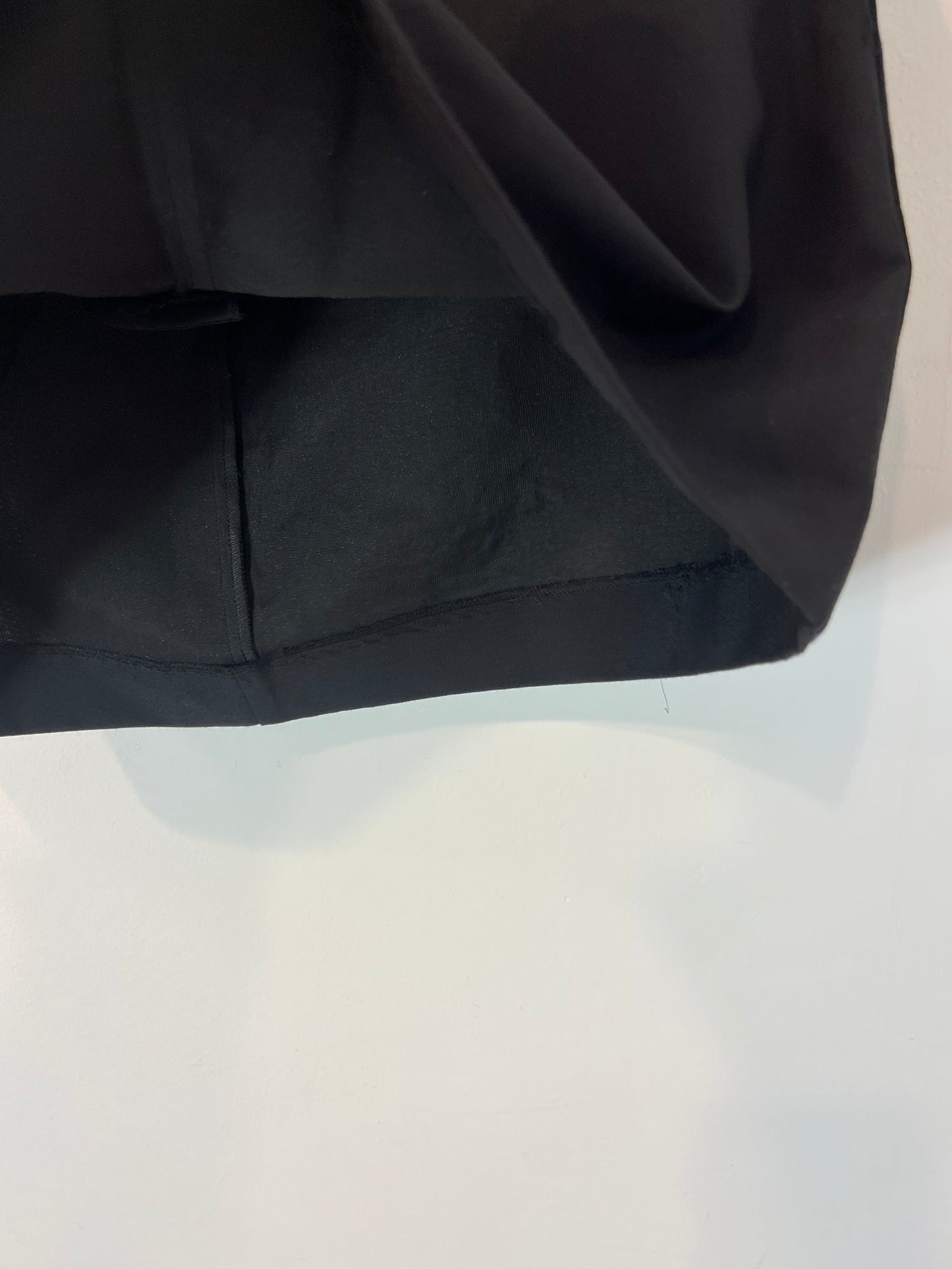 MANGO. Falda negra con lana T.38