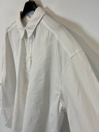 ZARA. White shirt with button detail on the back. TM