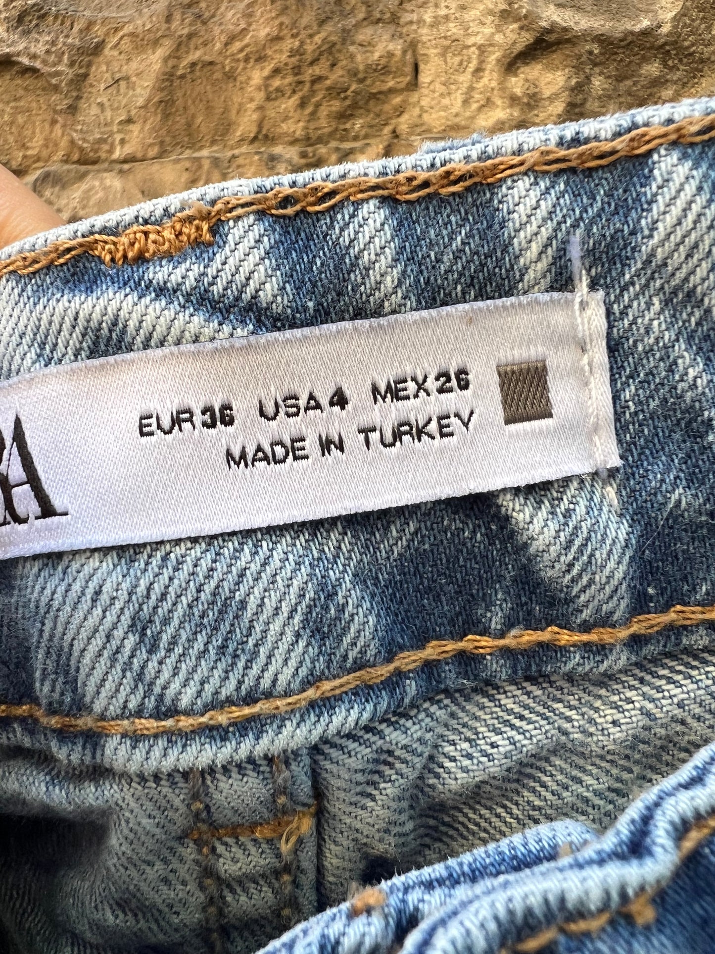 ZARA. Denim recto claro. T 36