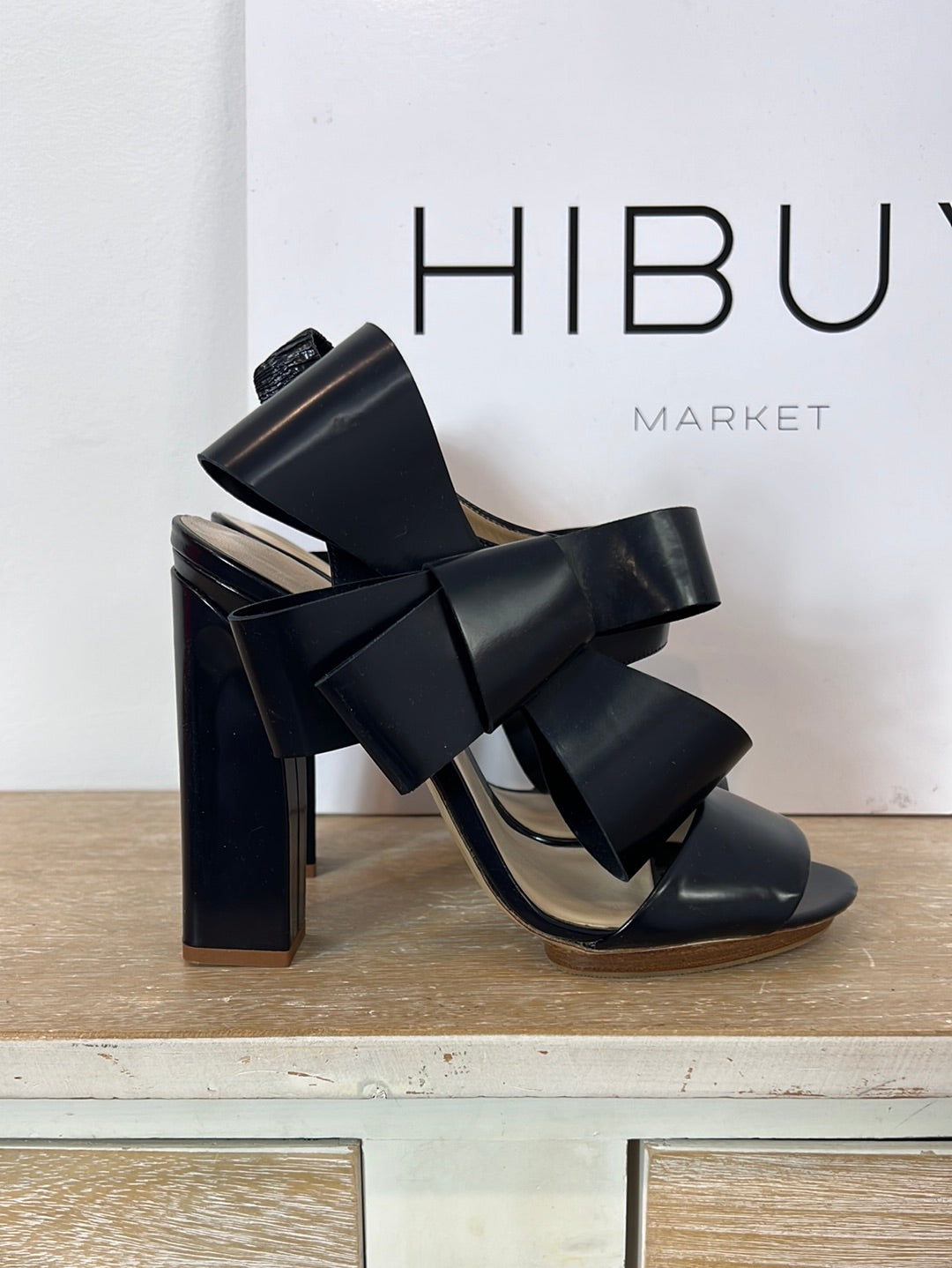 DEL POZO. Dark blue bow sandals, size 40