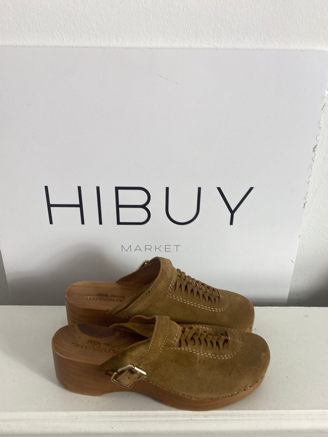 PEDRO MIRALLES. Zuecos beige de piel T.36