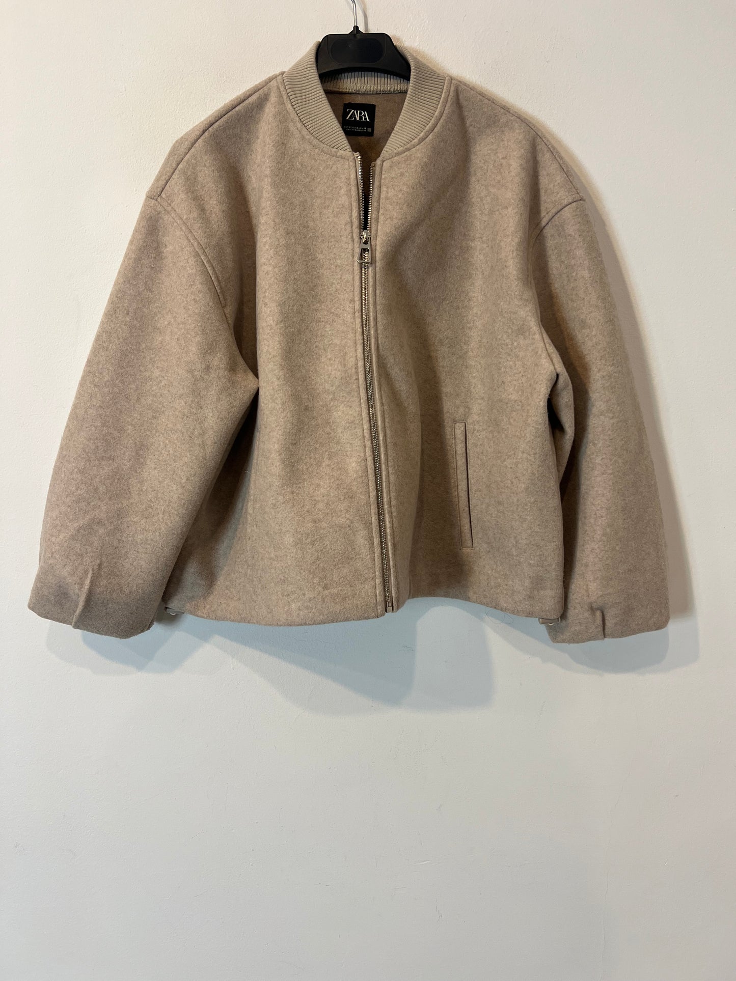 ZARA. Chaqueta beige jaspeada