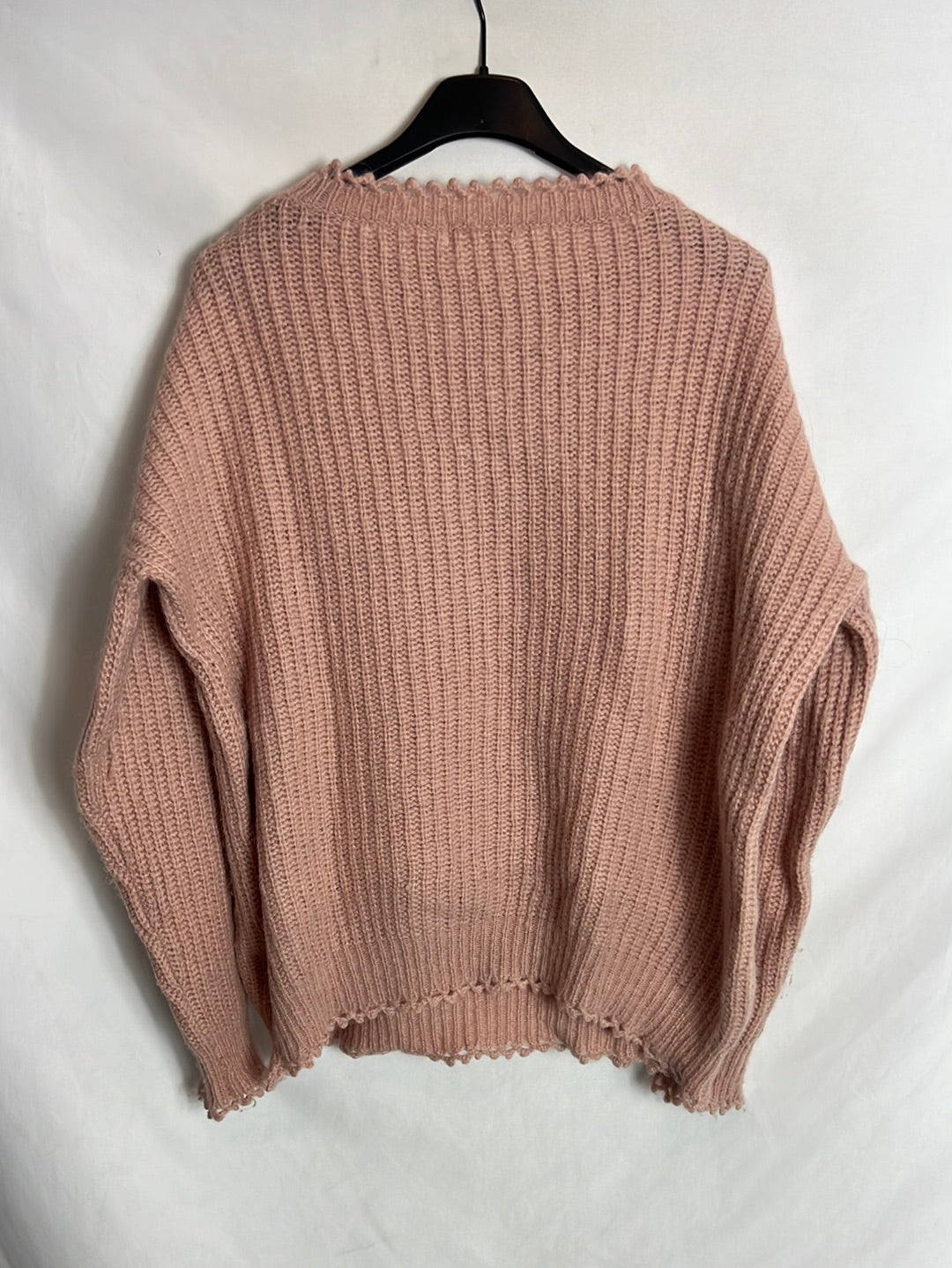 INTROPIA. Jersey rosa lana detalle cuello y puños. T S