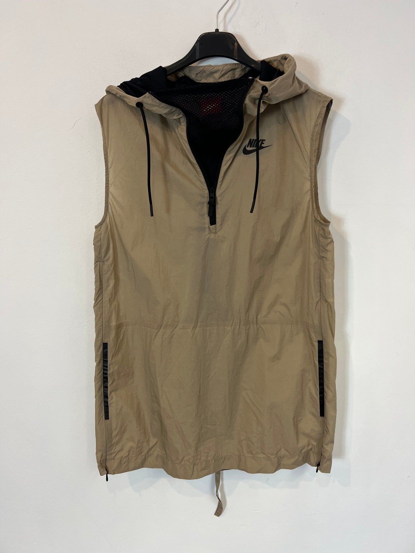 NIKE. Top beige cortavientos. T S