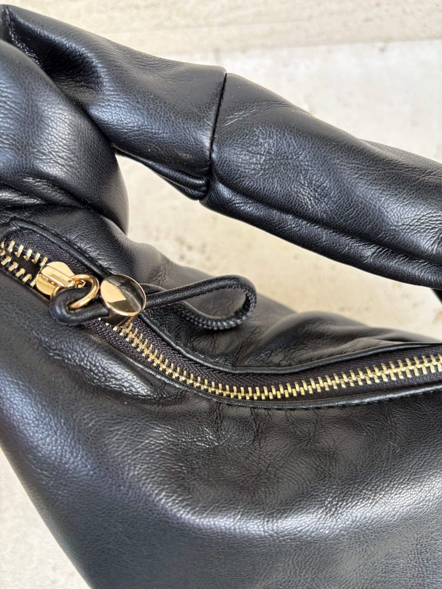 PARFOIS. Bolso negro mini