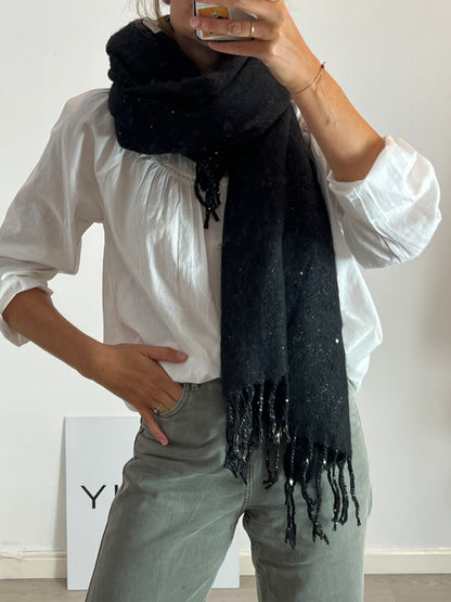 OTRAS. Bufanda negra lentejuelas