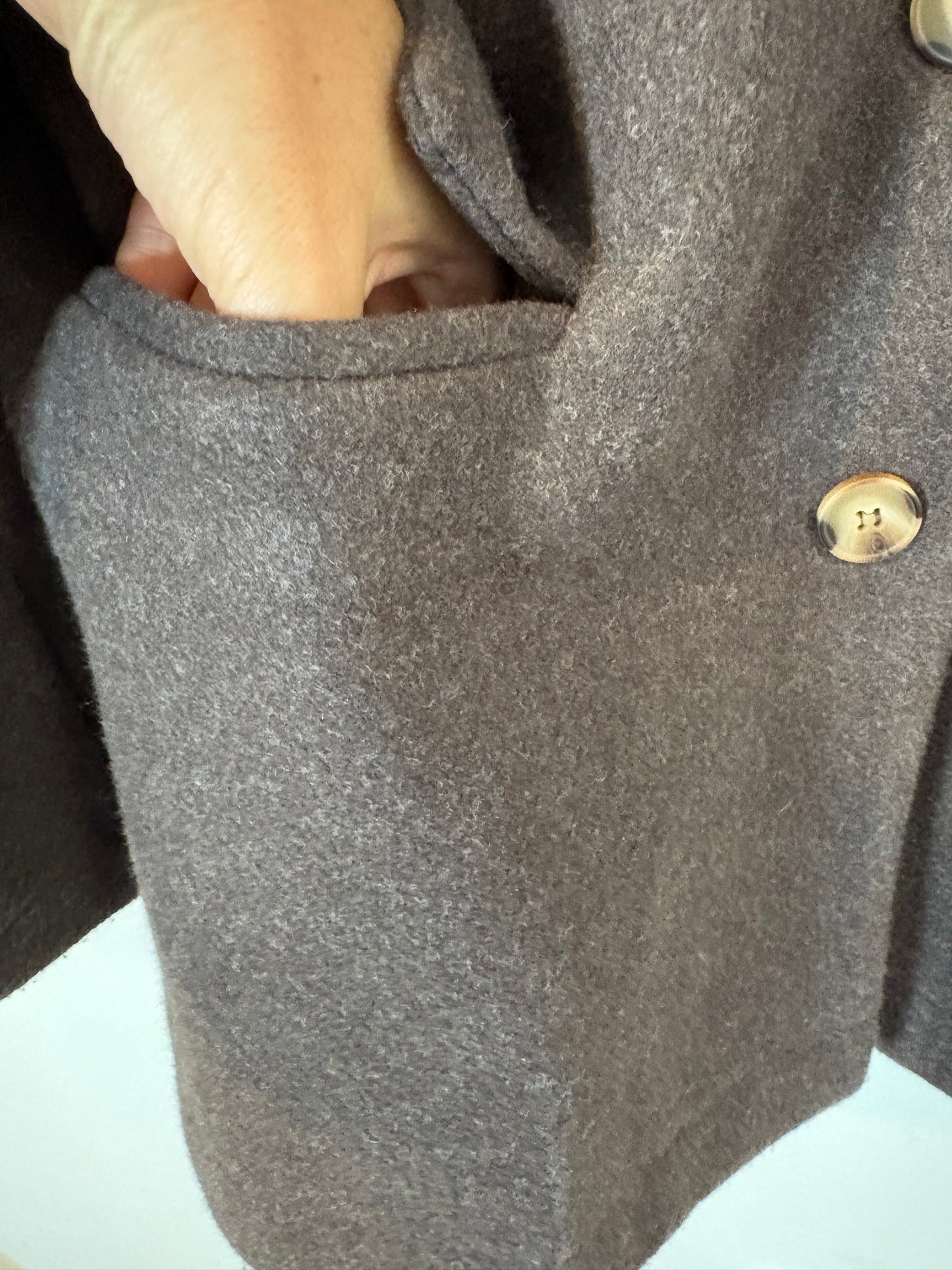 NATURA. Chaqueta marrón textura