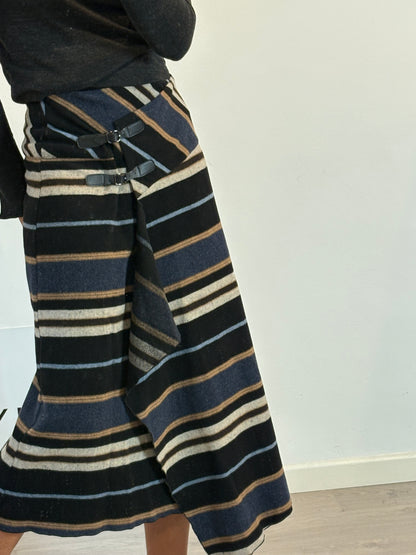 MI&CO. Falda midi rayas con lana