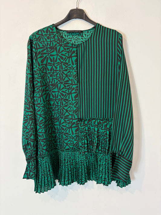 PURIFICACIÓN GARCÍA. Blusa bicolor tablas