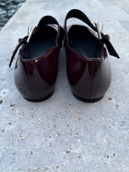 ZARA. Bailarinas charol hebilla