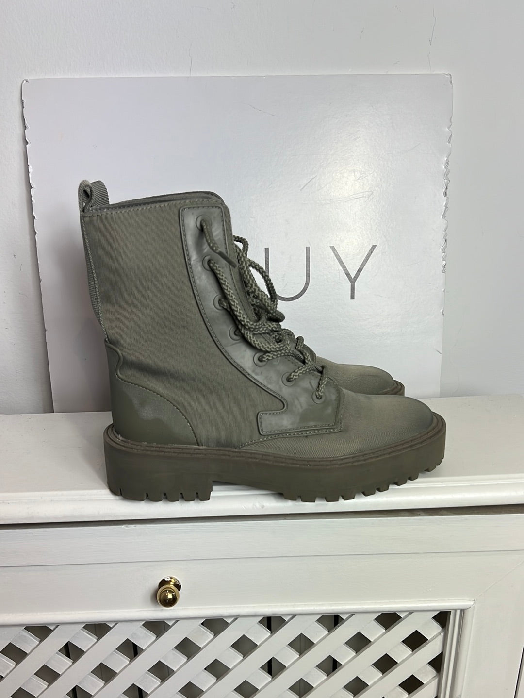 ZARA. Botines verde cordones T.37