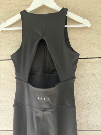 BORN LIVING YOGA. Mono negro largo cremallera. T S