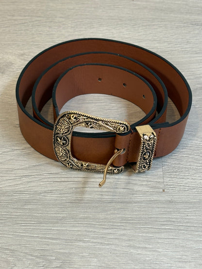 OTRAS. Cinturón marrón hebilla dorada