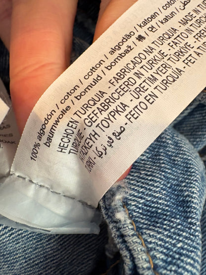 ZARA. Cazadora denim costuras