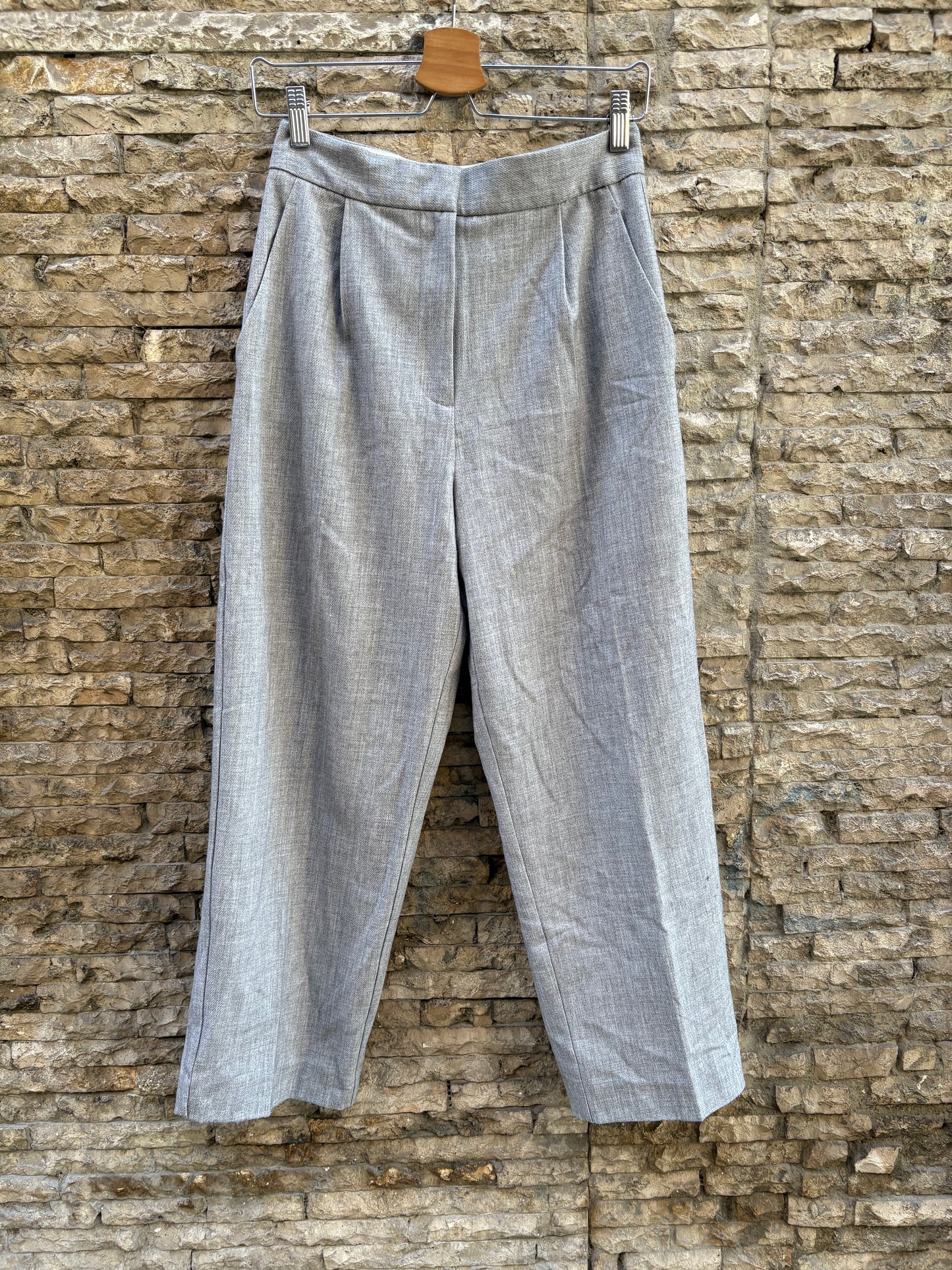 ZARA, Pantalón gris claro pinzas