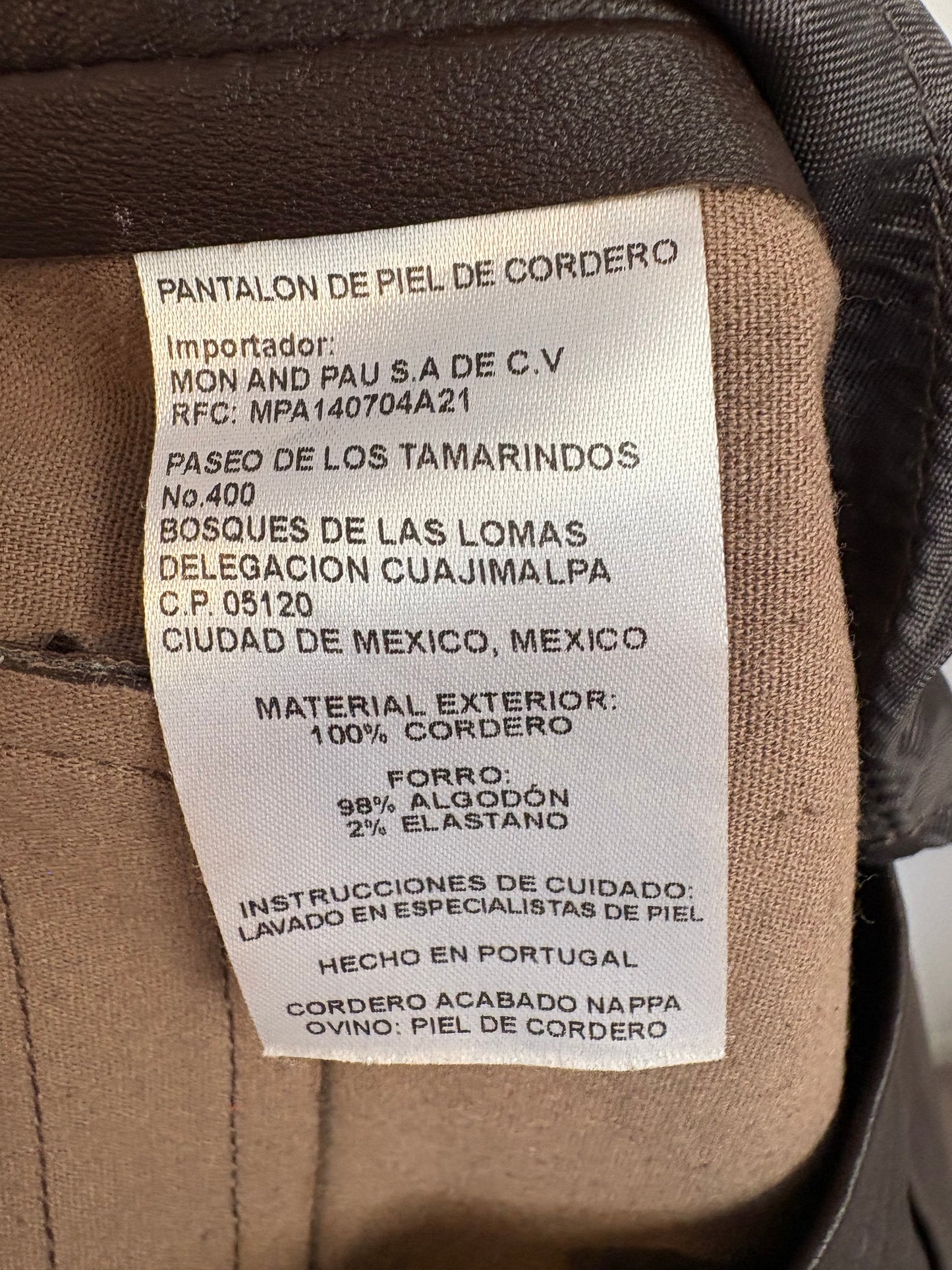 MON & PAU. Pantalón piel en marrón