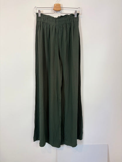 OTRAS. Pantalón verde fluido. T S/M