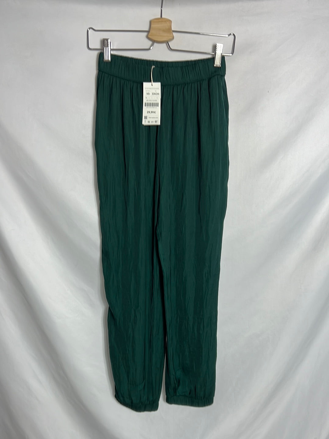 OYSHO. Pantalón fluido verde. T XS
