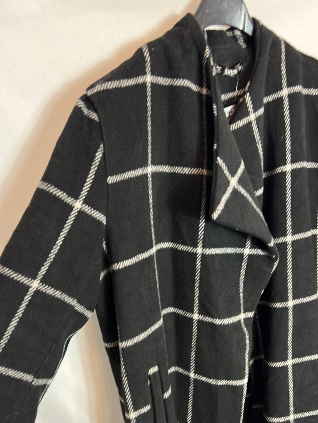 SHEIN. Abrigo negro largo cuadros. T L