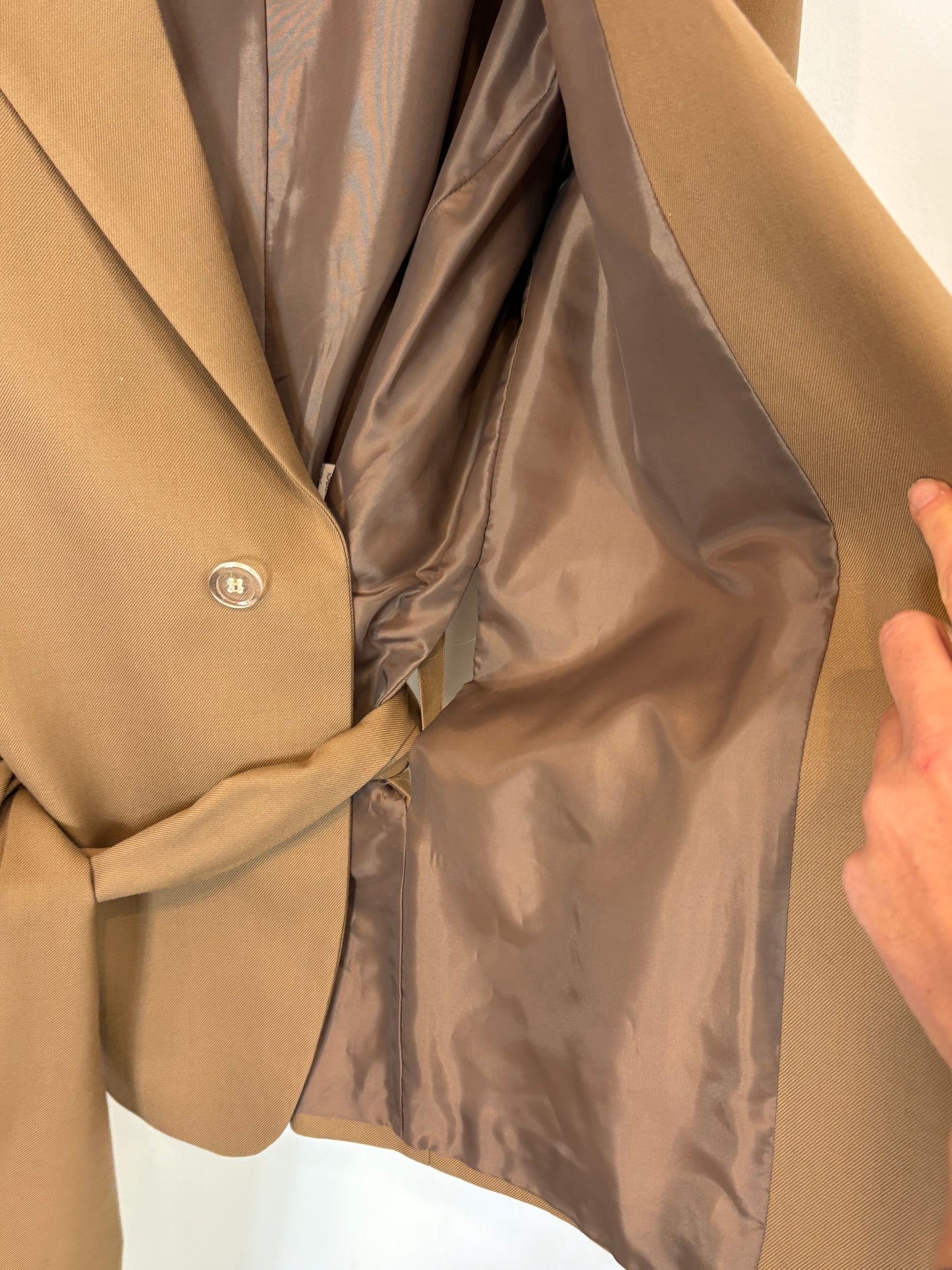 L'AMAR. Camel insect jacket suit. Size 52 (L)