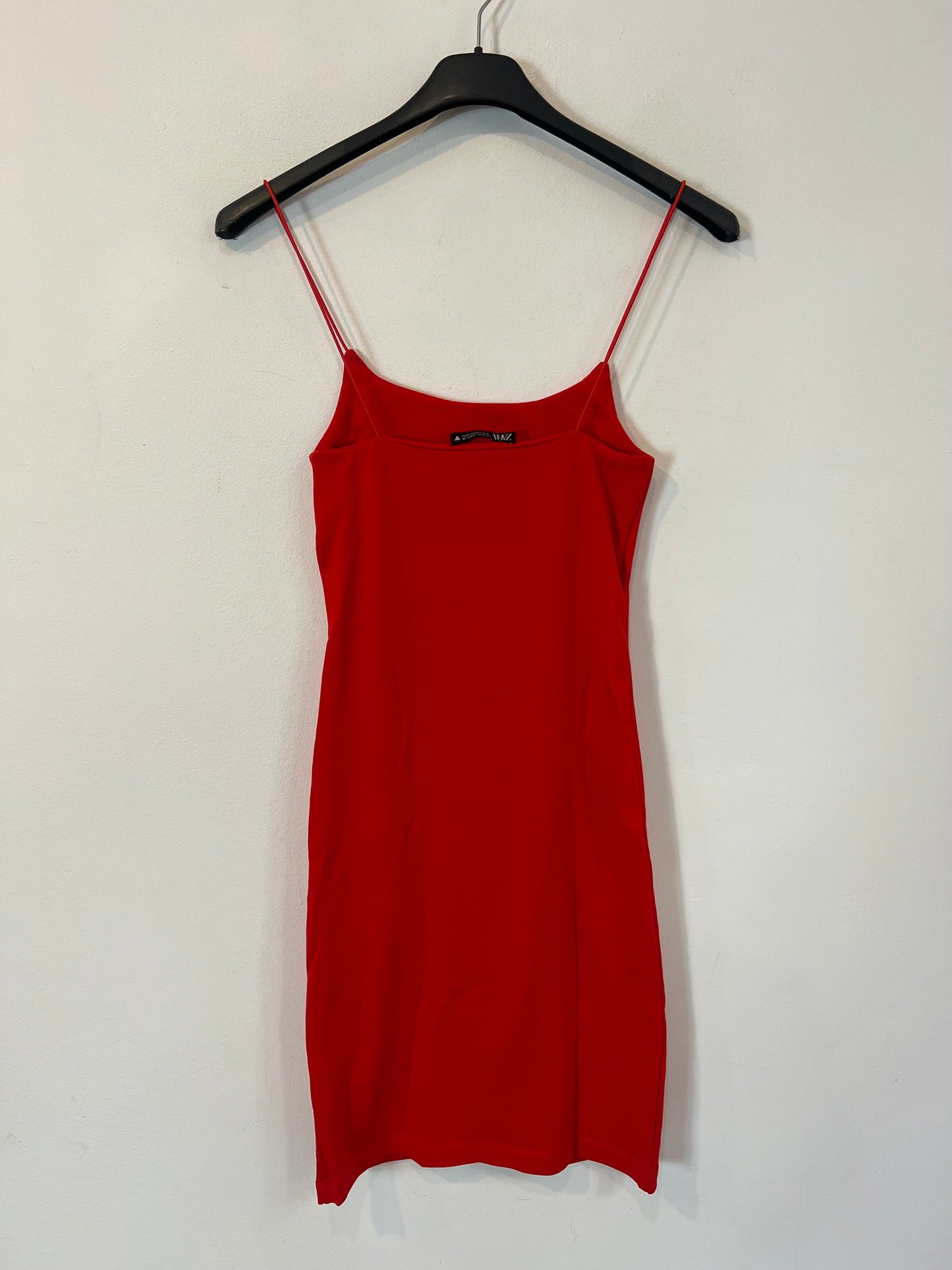 ZARA. Vestido entallado rojo  T.m