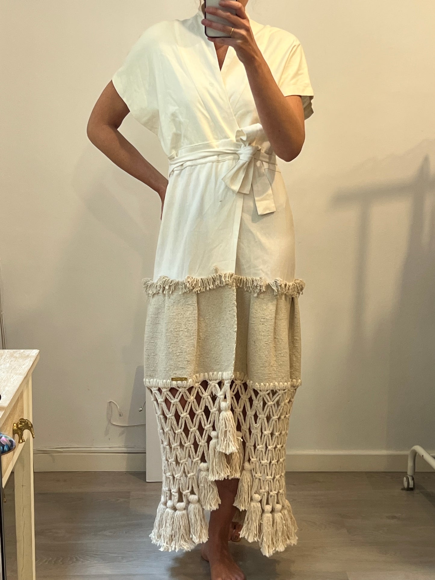 YENNYBASTIDA. Vestido blanco detalle borlas. T S