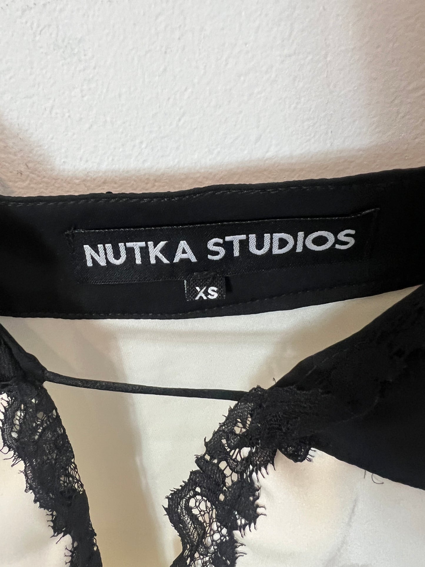 NUTKA STUDIOS. Vestido corto seda lencero. T XS