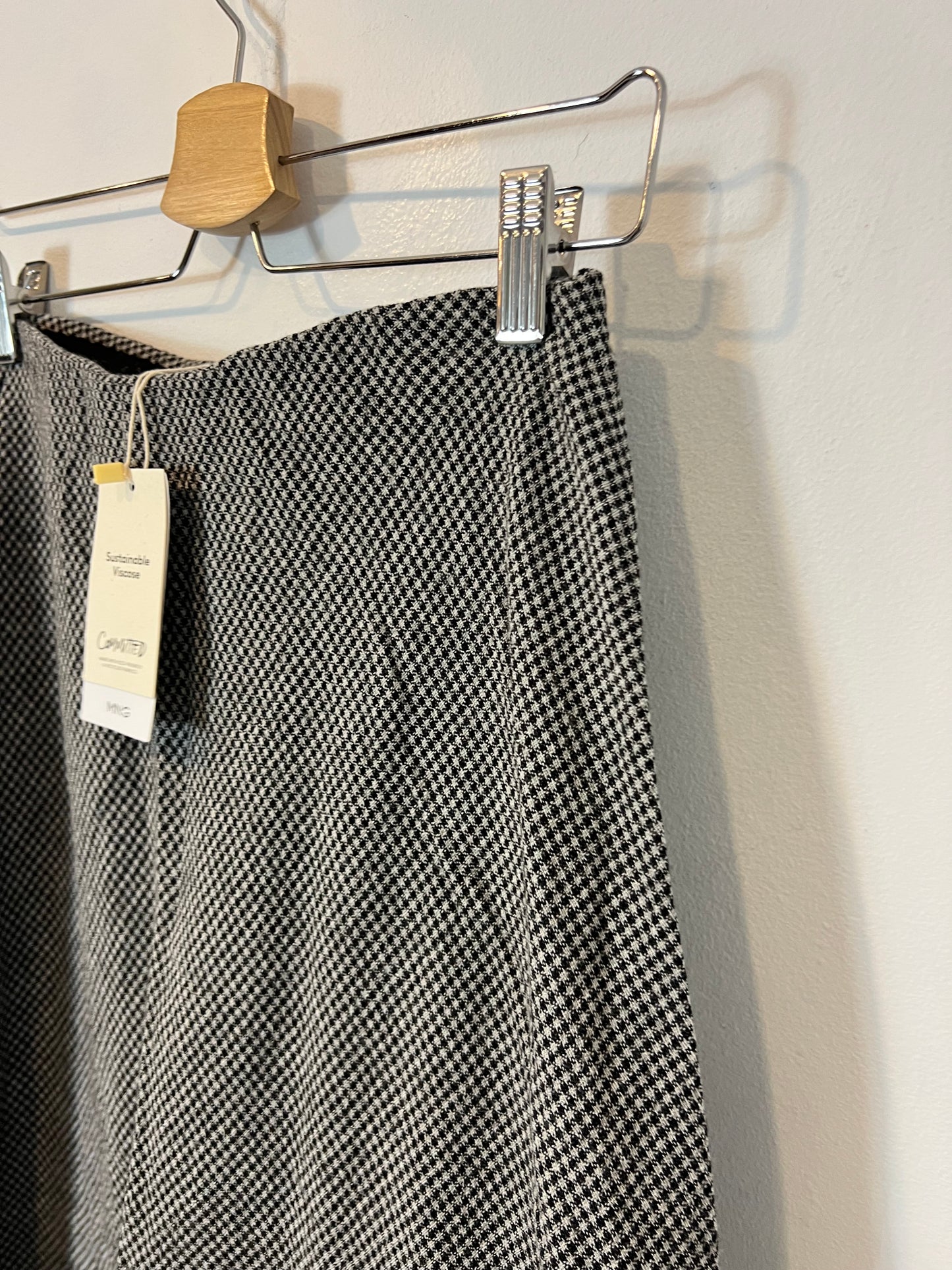 MANGO. Houndstooth midi skirt with wool. TS