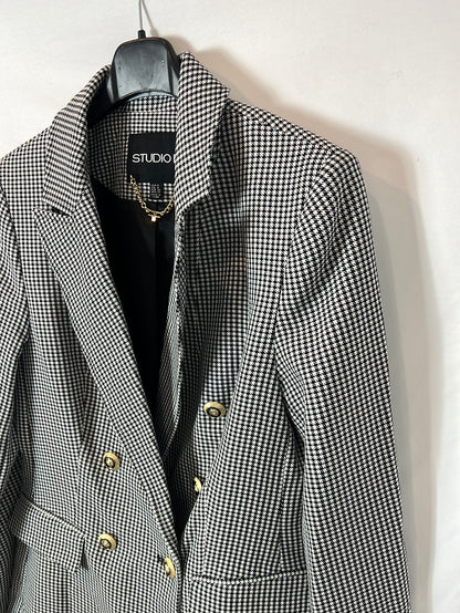 STUDIO F. Blazer pata de gallo botones dorados. T 36