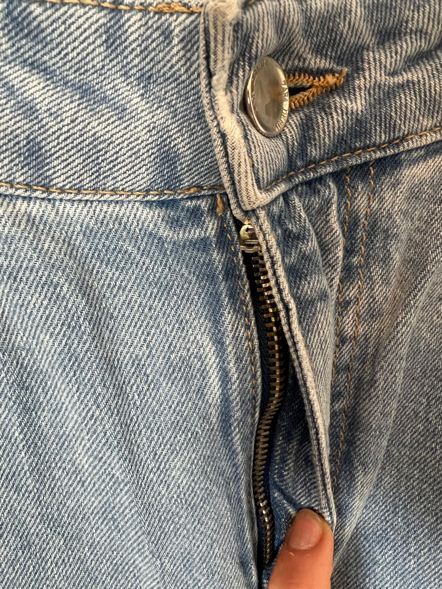 ZARA. Pantalón pata ancha ligero. T 36