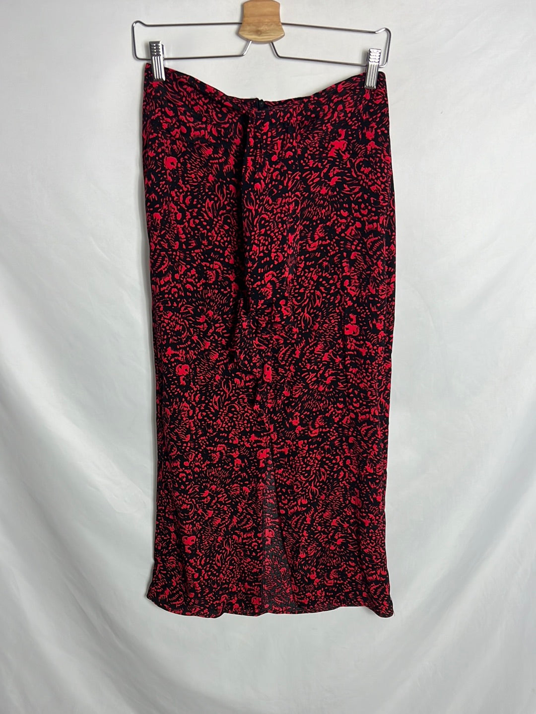 ZARA. Falda midi negra y roja apertura . T S