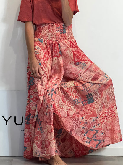 Pantalón seda efecto falda estampado