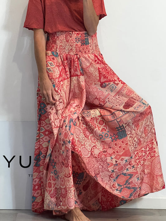 Pantalón seda efecto falda estampado