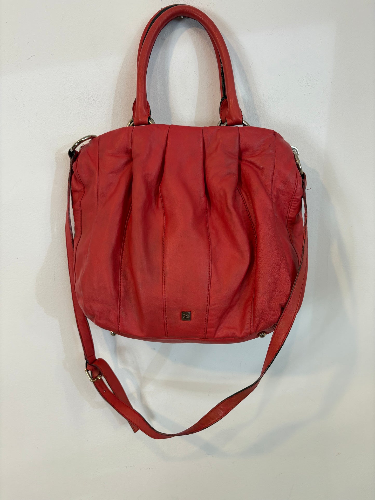 PURIFICACIÓN GARCIA. Bolso rojo piel doble asa