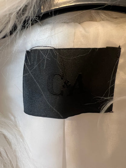 C&A. Abrigo pelo color crudo.  T S