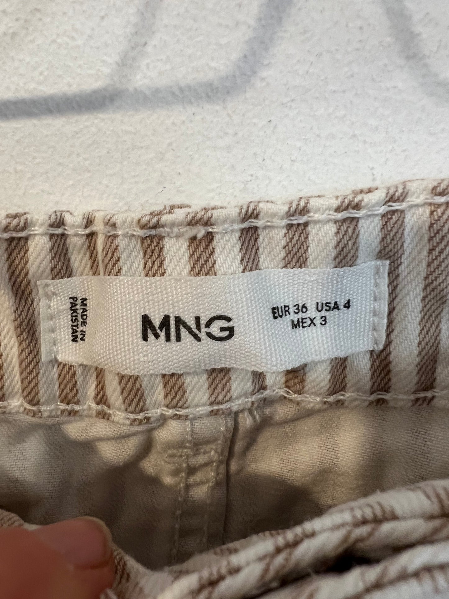 MANGO. Denim corto rayas beiges. T 36