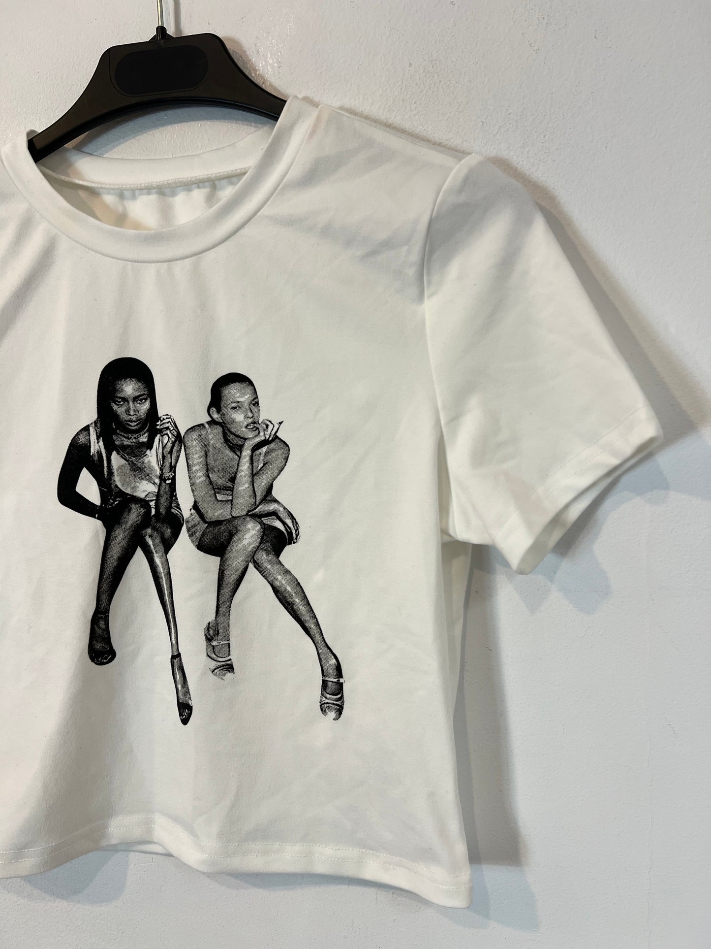 OTRAS. Top blanco modelos T.s