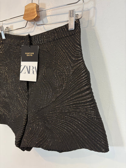 ZARA. Pantalón corto hilos dorados