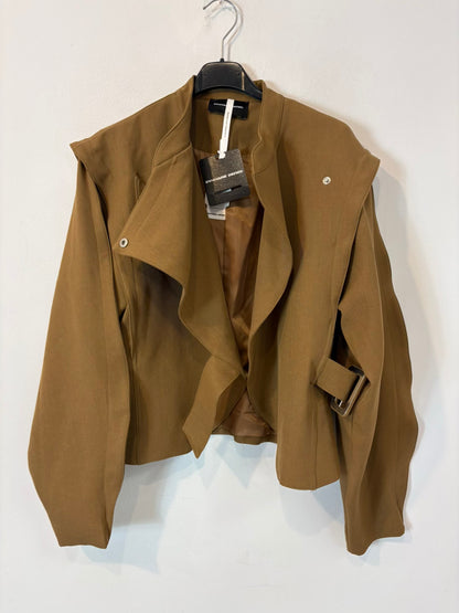 Chaqueta marrón cruzada con cinturón