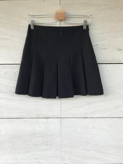 ZARA. Falda negra tablas