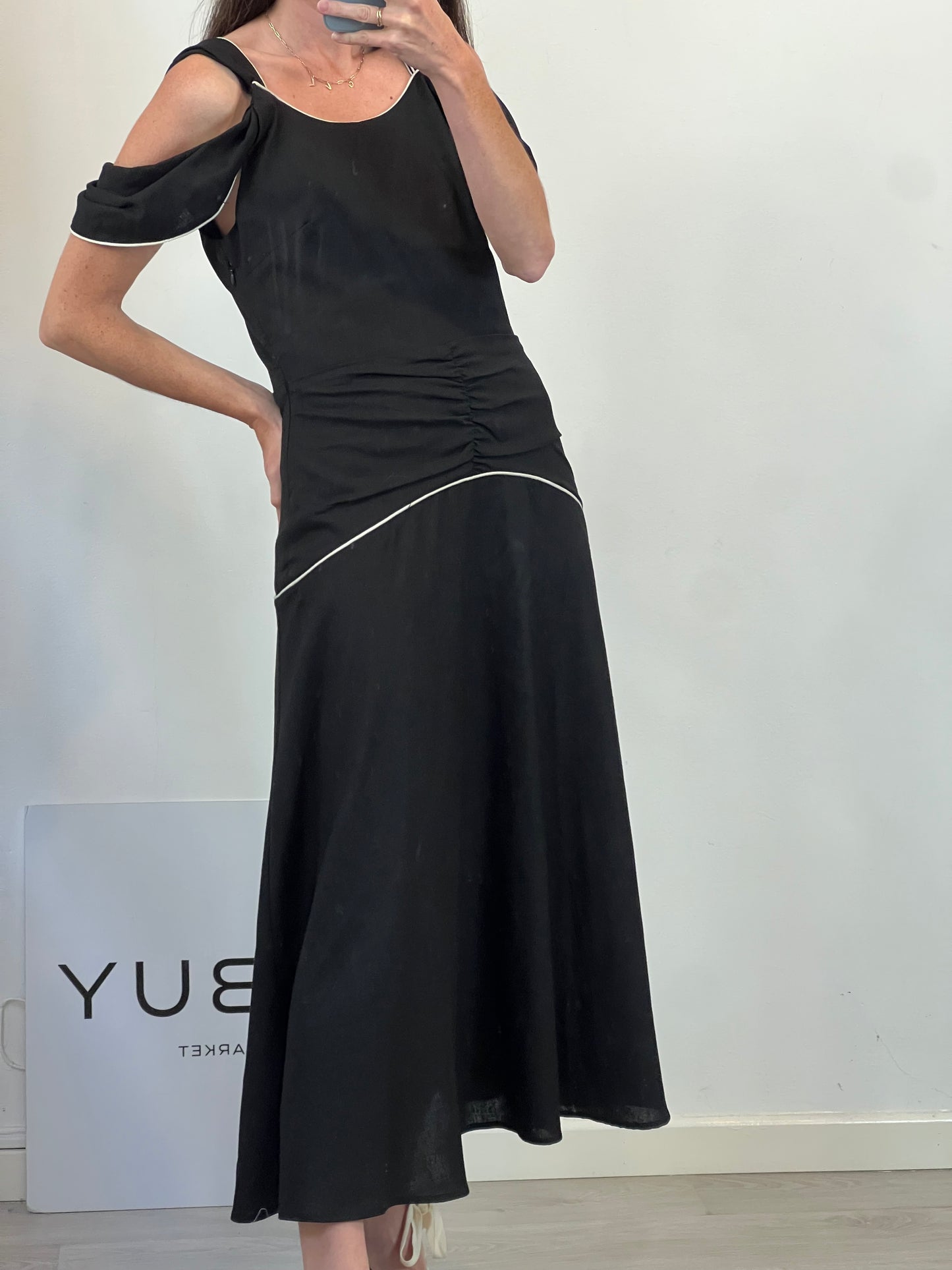 PARIS 64. Vestido midi negro mezcla