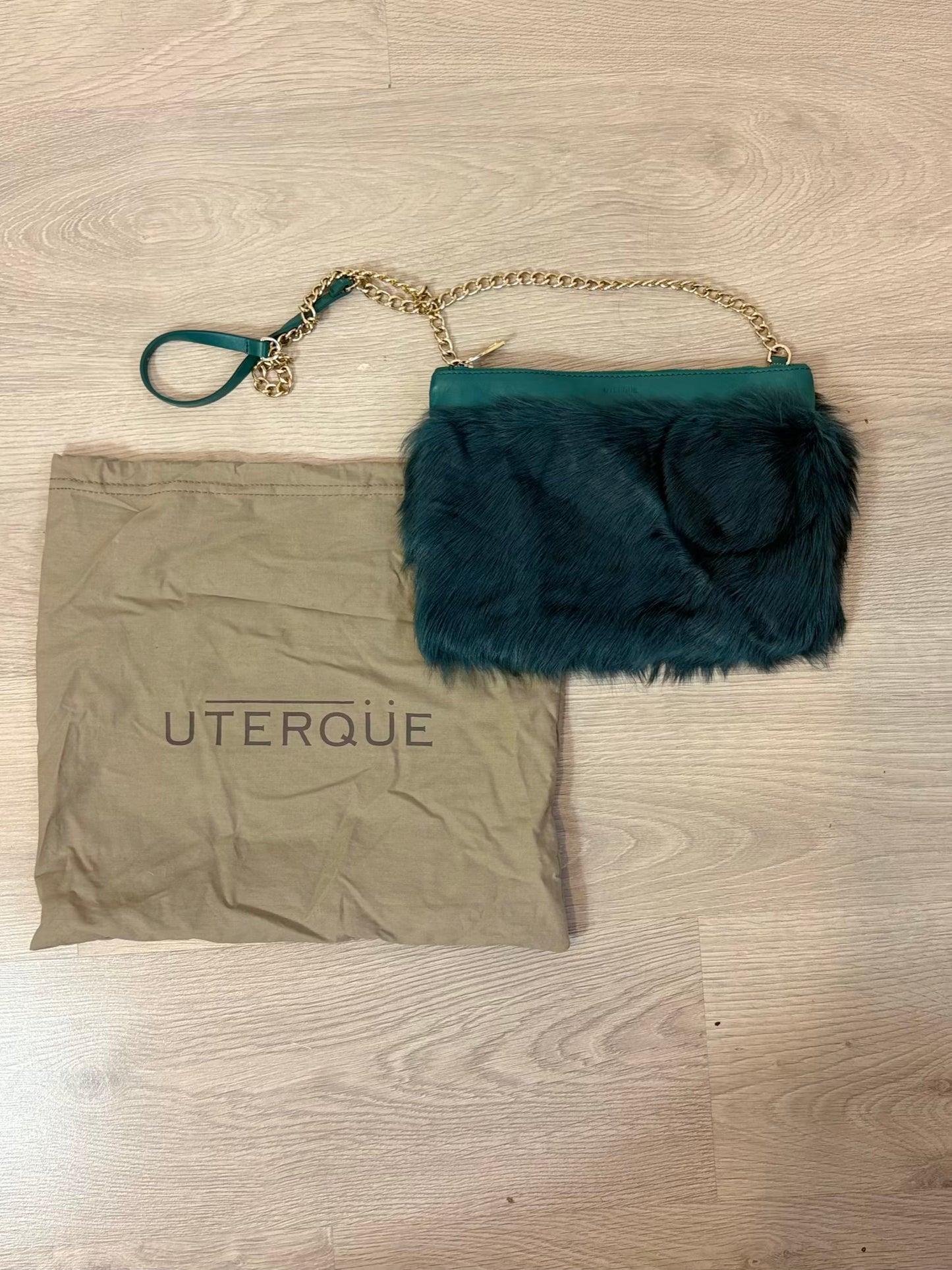 UTERQÜE. Bolso azul turquesa oscuro textura