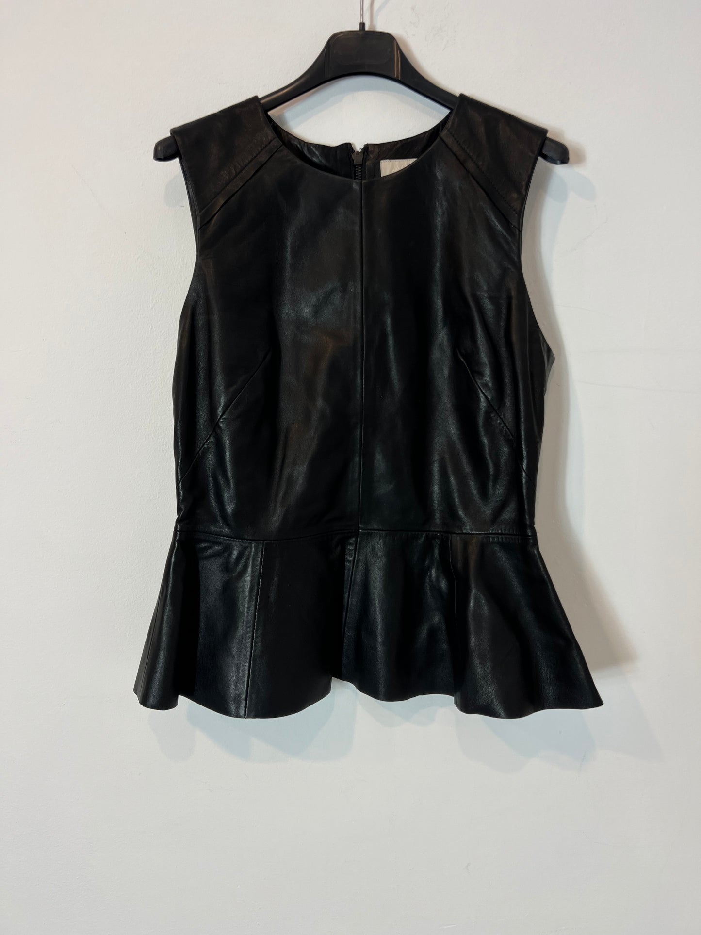 H&M. Top negro piel . T 38