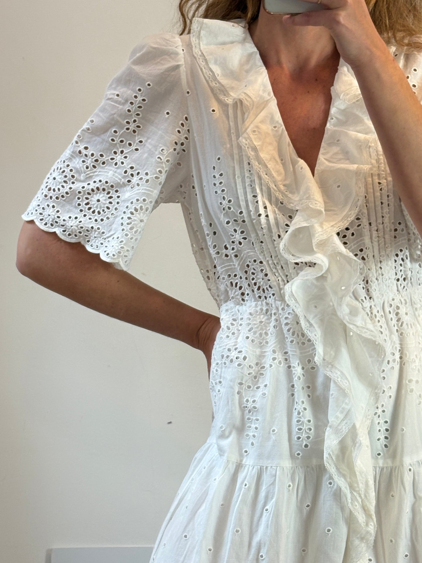 GERARD DAREL STUDIO. Vestido largo blanco troquelado