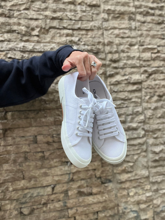 SUPERGA. Zapatilla blanca lona