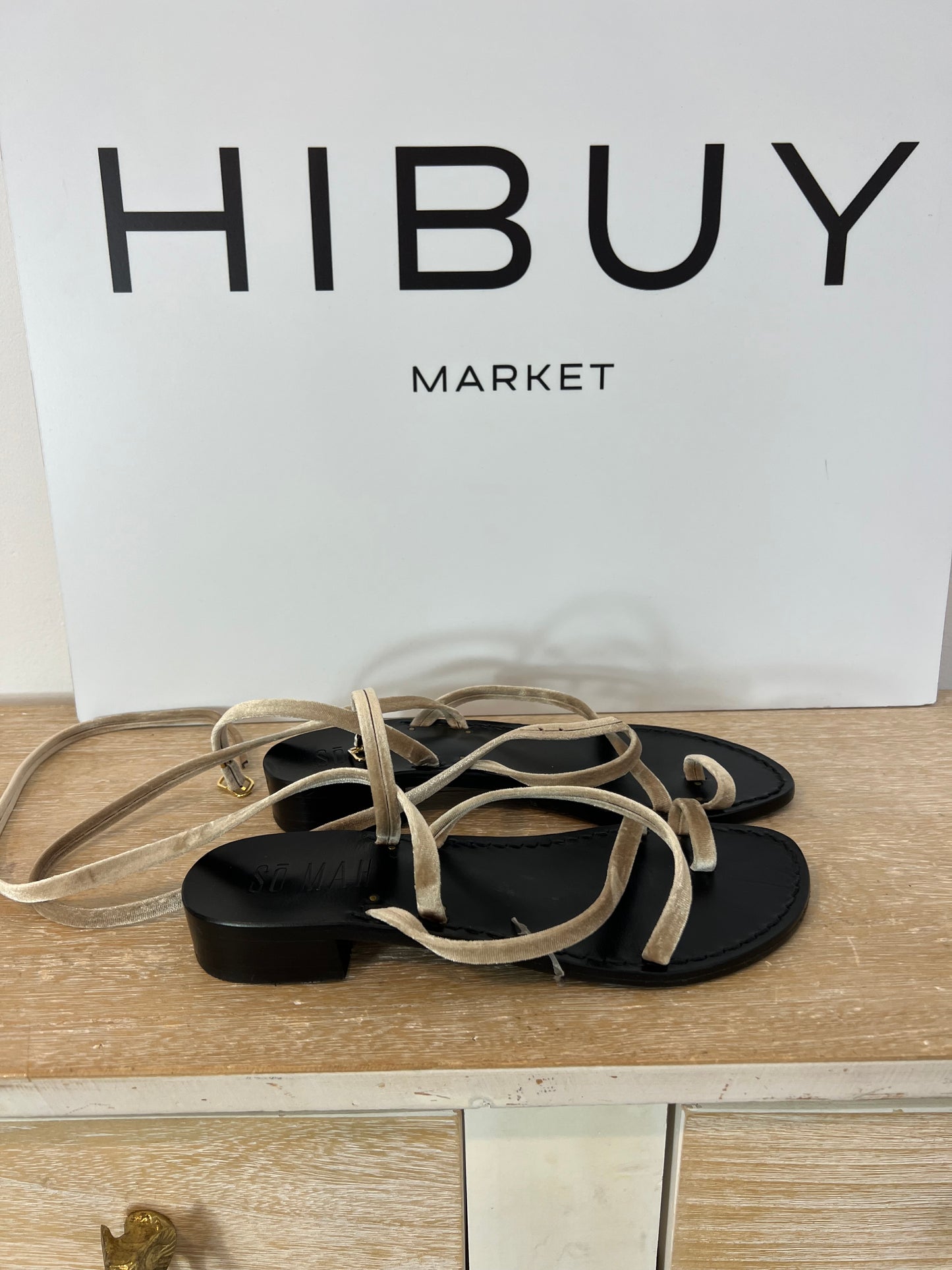 SO MAH. Sandalia tiras terciopelo beige. T 39