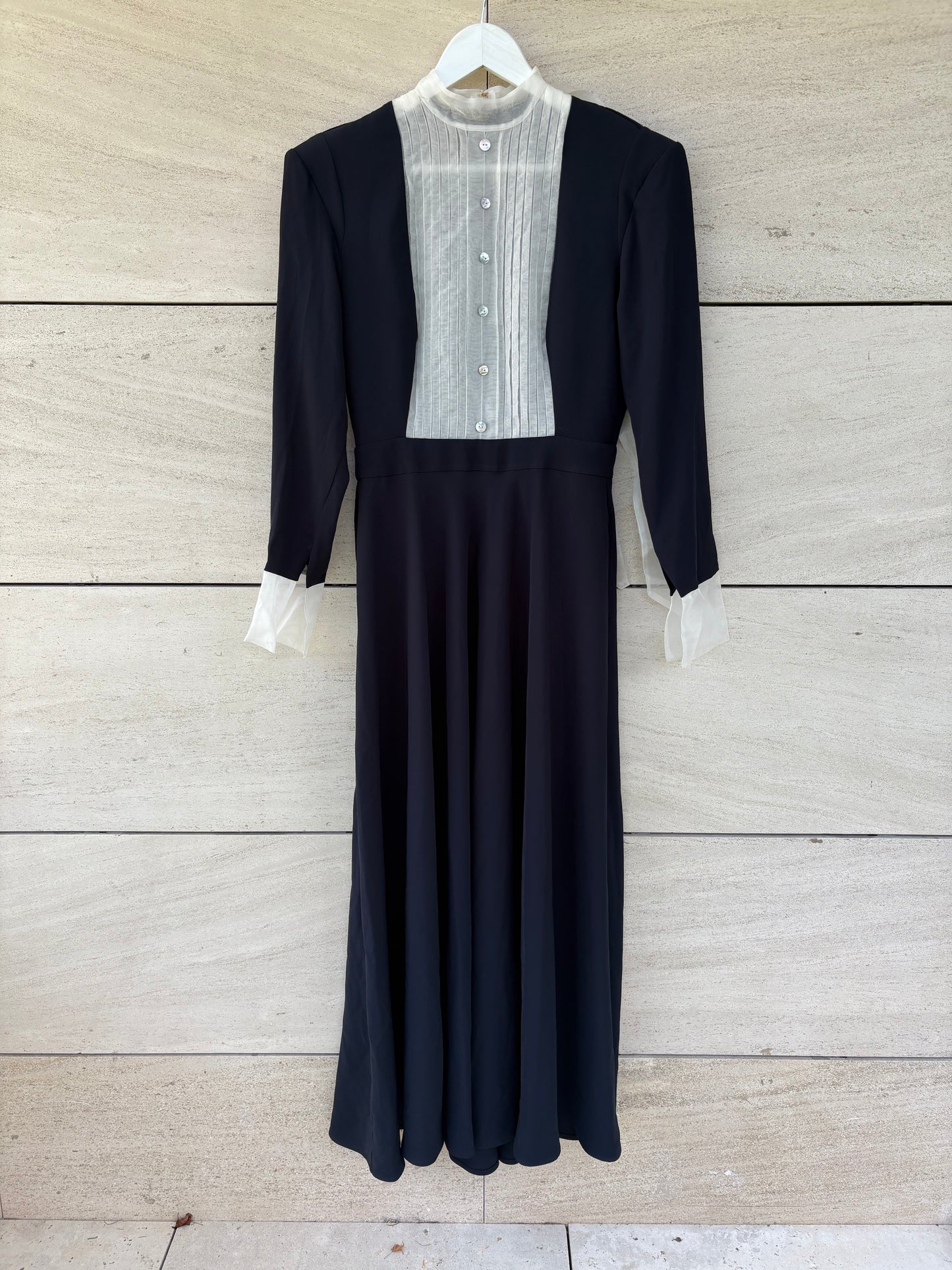 IQ COLLECTION. Vestido largo azul con seda